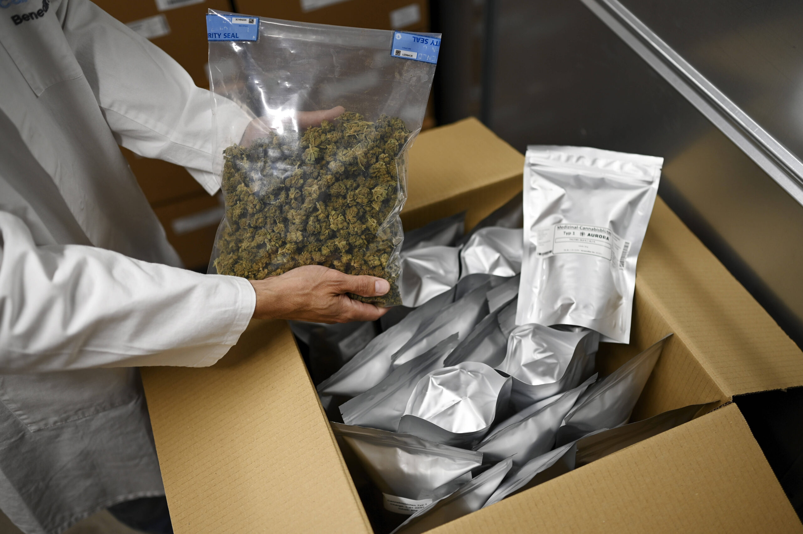 Änderung der Hilfstaxe statt Erstattungs-Aus für Cannabisblüten - Deutsche Apotheker Zeitung
